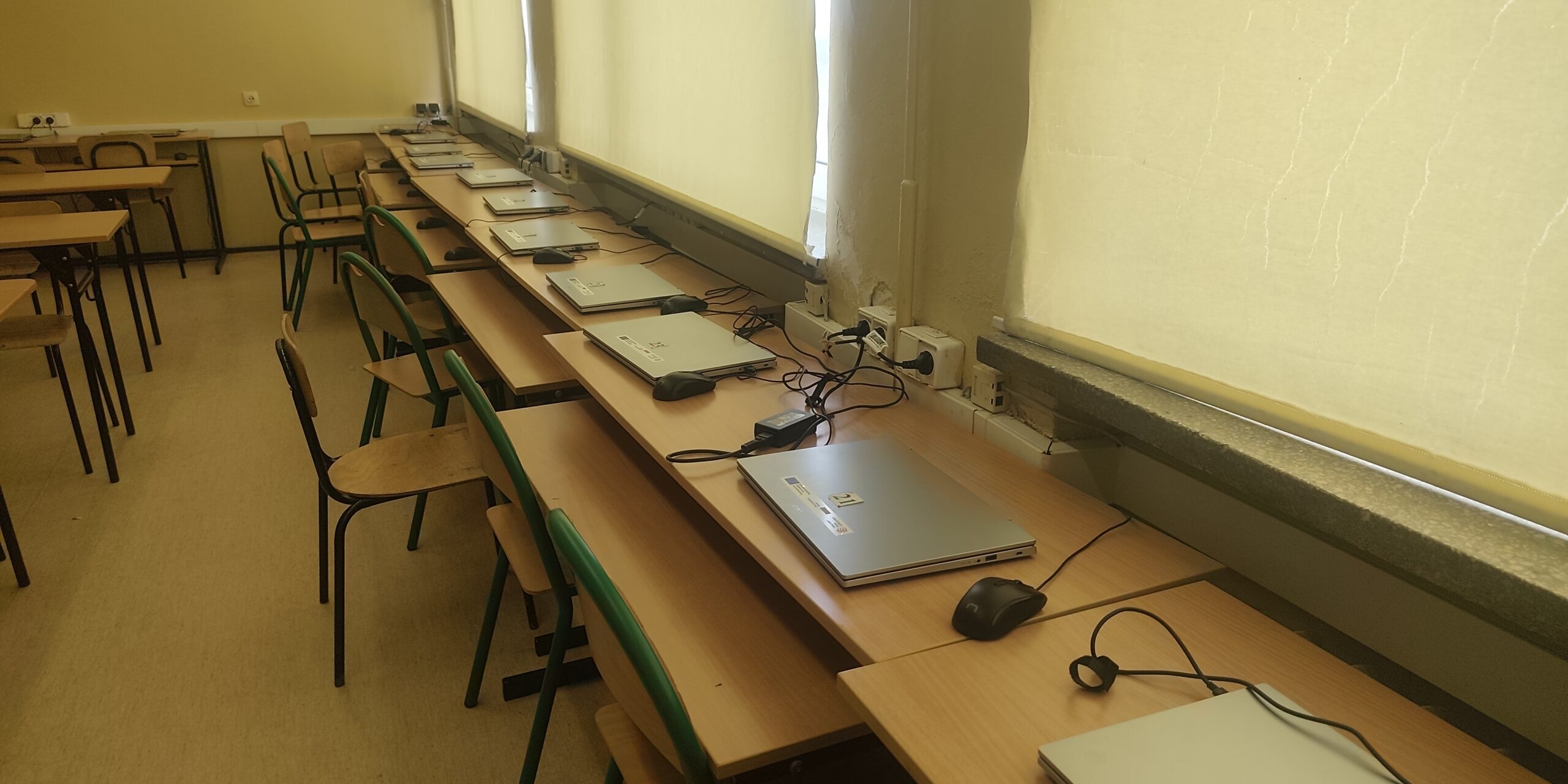 1000011223